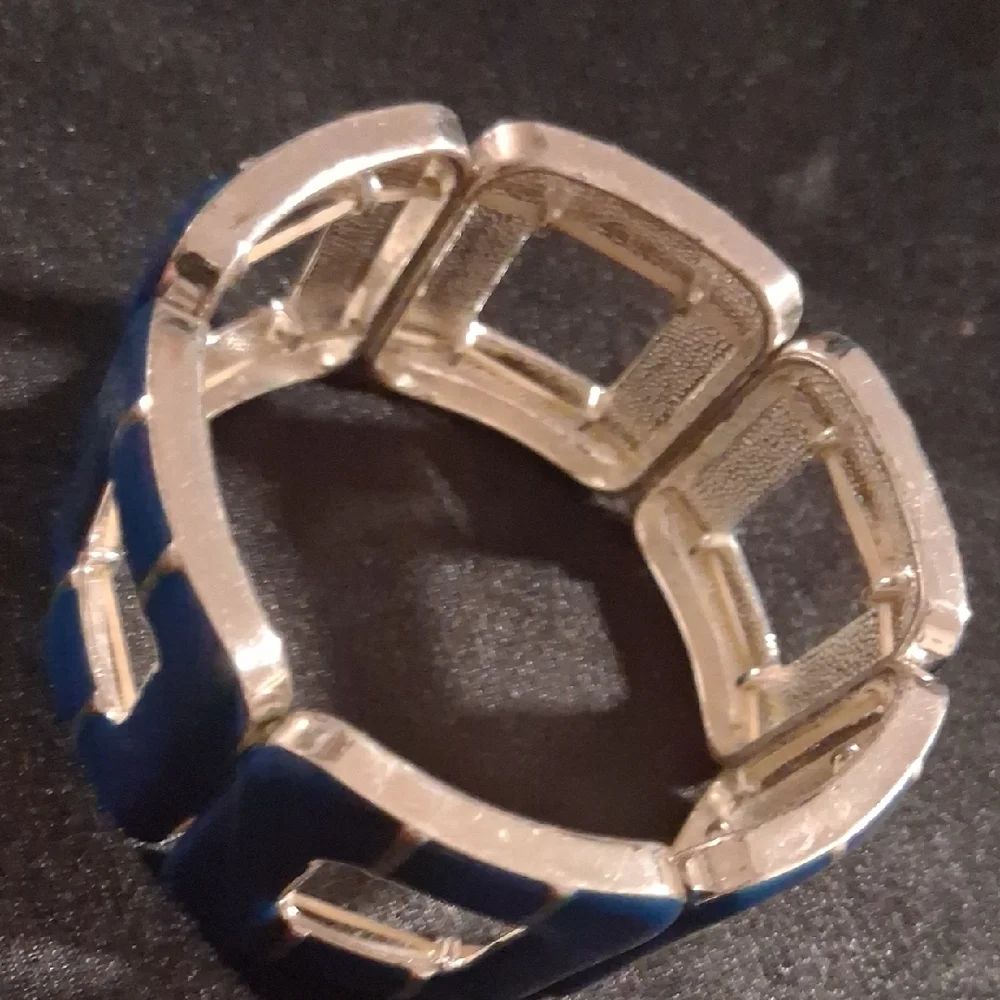 Macy's Blue Geometric Wearable Bracelet
